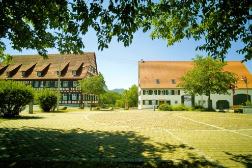 Haus der Volkskunst – links das ehemalige Rathaus Dürrwangen, rechts das Jetter-Haus • Foto: Hans Georg Zimmermann