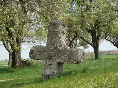 Steinkreuz aus Muschelkalk bei Gerabronn-Oberweiler (Foto © R. Wolf)